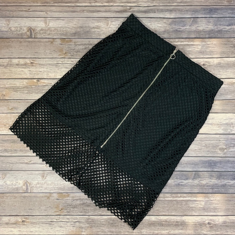 🔥🆕Brand New H&M Skirt Blaxmck Size L
